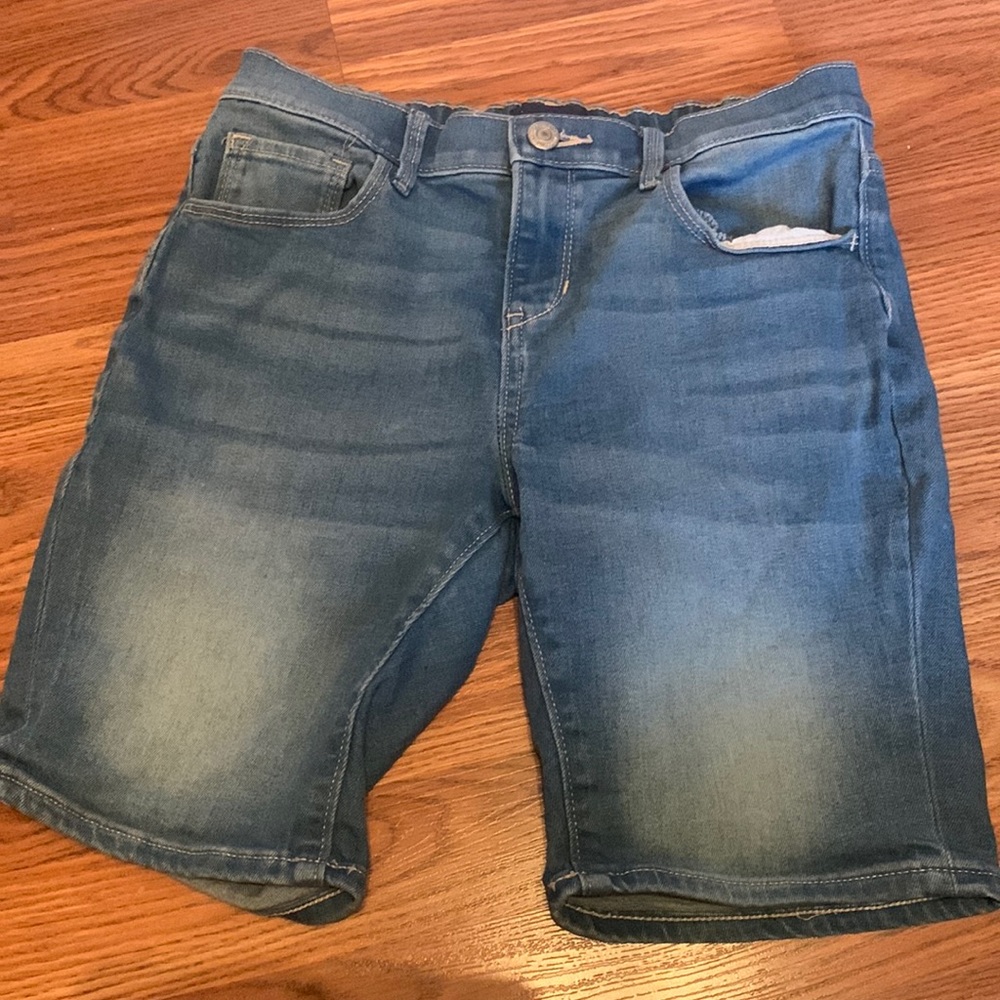 Nwot Girls mid length shorts from old navy, girls size 14, light blue